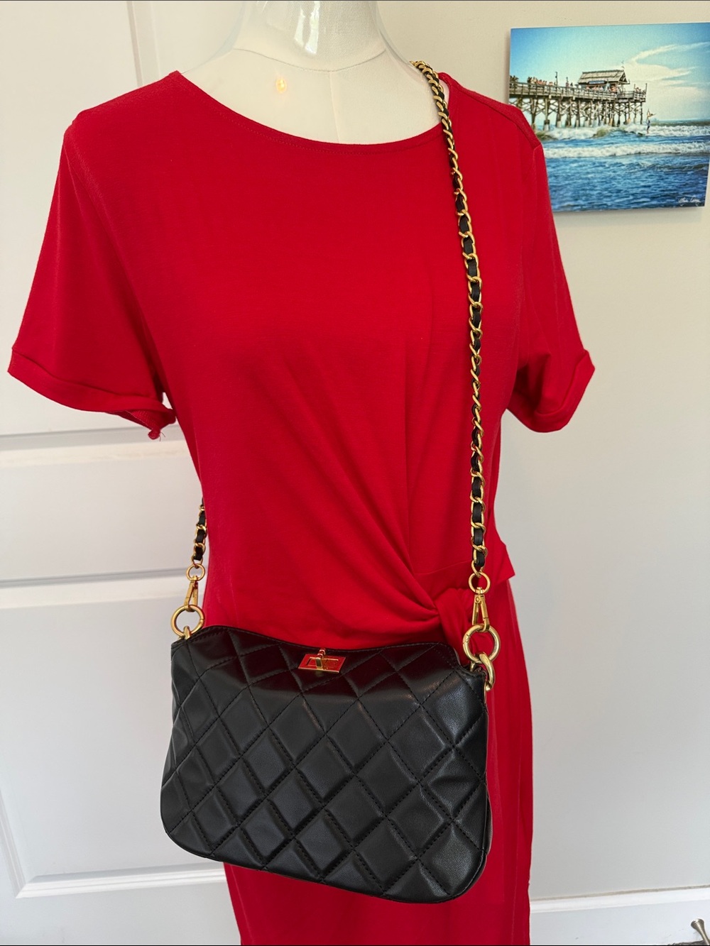 Classic Quilted Black Shoulder Bag with Gold Chain Accents - Picture 2 of 16